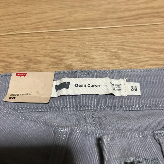 Levi's(リーバイス)のリーバイス　コーデュロイストレッチスキニーパンツ レディースのパンツ(スキニーパンツ)の商品写真