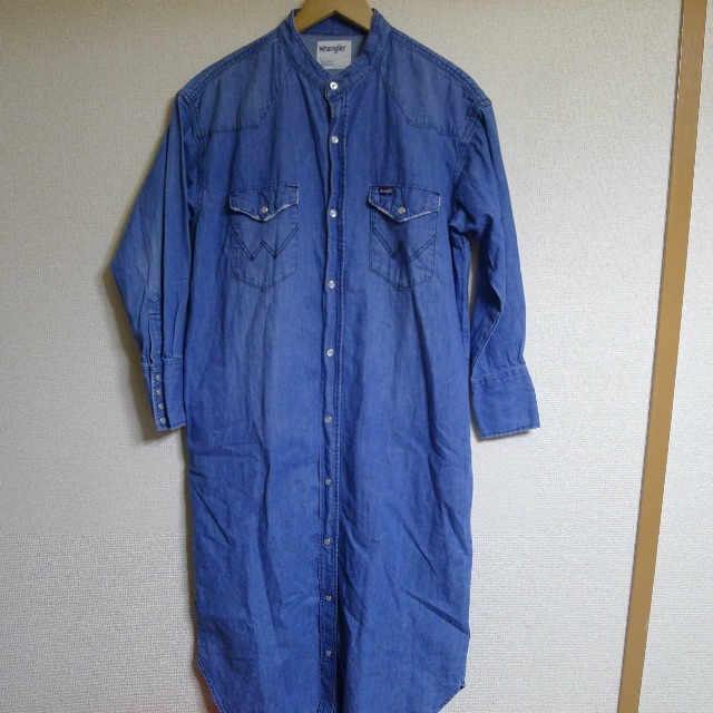 【SHIPS別注】ラングラー Wrangler ノーカラーデニムシャツワンピース SHIPS別注】Wrangler: ノーカラーデニムシャツワンピース