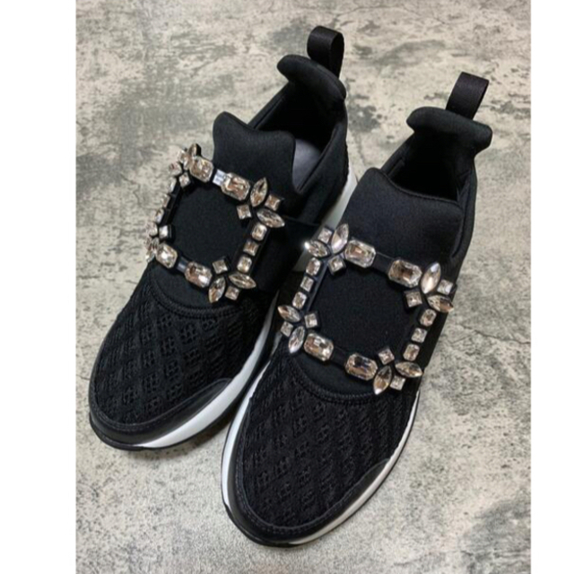ビジュースニーカー⭐︎Roger Vivier ロジェヴィヴィエ風