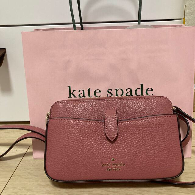 kate spade new york(ケイトスペードニューヨーク)のケイトスペードニューヨーク　レイラ スモール タブ クロスボディ レディースのバッグ(ショルダーバッグ)の商品写真