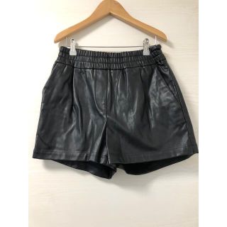 DEUXIEME CLASSE(ショートパンツ ・ ブラック/黒色系)のフリマ DEUXIEME CLASSE(ショートパンツ ・ ブラック/黒色系)のフリマ