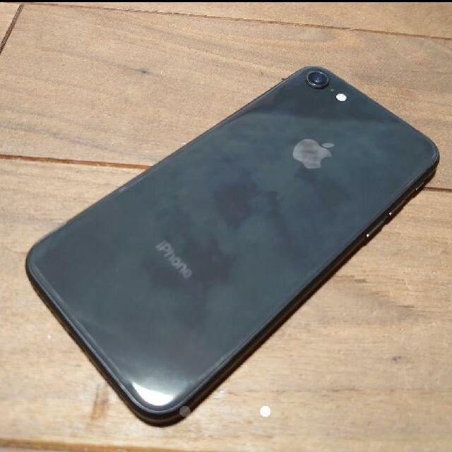 iPhone(アイフォーン)の完動品SIMフリー液晶無傷iPhone8本体64GBグレイ判定－送料込 スマホ/家電/カメラのスマートフォン/携帯電話(スマートフォン本体)の商品写真