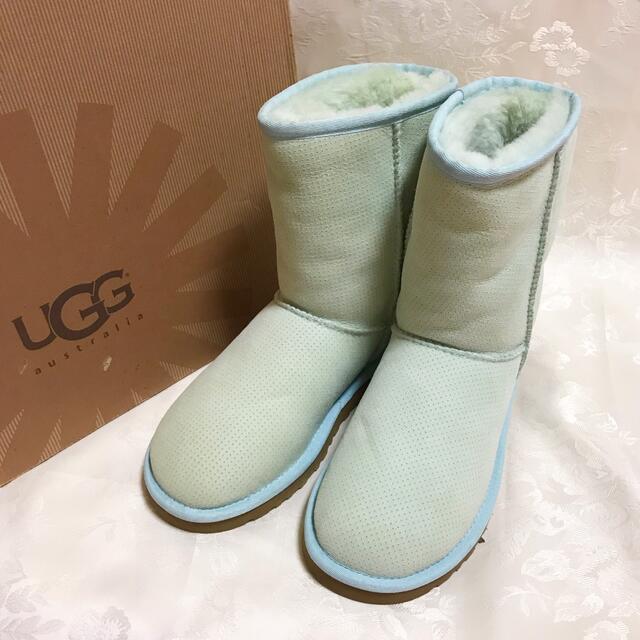 靴/シューズ未使用 UGG CLASSIC SHORT US 5