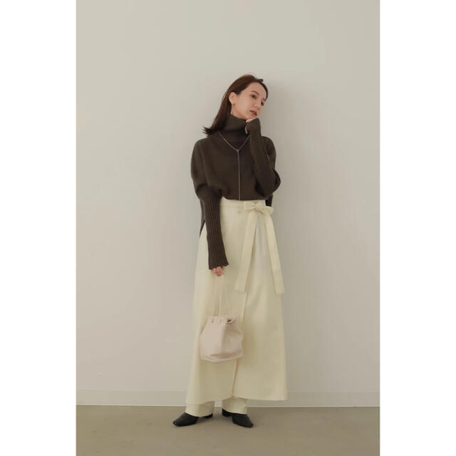 TODAYFUL(トゥデイフル)のlouren side slit turtle neck knit レディースのトップス(ニット/セーター)の商品写真