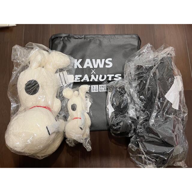 新品 未開封 4体 kaws ユニクロ スヌーピー ぬいぐるみ ノベルティー付き