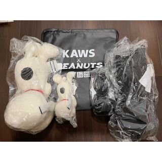 ユニクロ(UNIQLO)の新品 未開封 4体 kaws ユニクロ スヌーピー ぬいぐるみ ノベルティー付き(ぬいぐるみ)