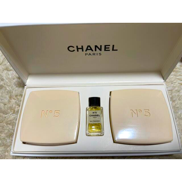 CHANEL(シャネル)のCHANEL シャネル 石鹸 香水 ボディソープ サヴォン No.5 ソープ コスメ/美容のボディケア(ボディソープ/石鹸)の商品写真