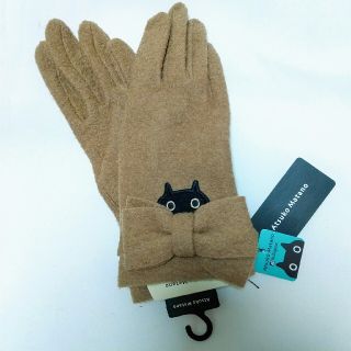 【新品 札付き】ATSUKO MATANO  ウール  手袋  ベージュ  黒猫(手袋)