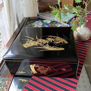 JAPAN沈金 天然木真塗り内朱沈金 四君子蒔絵一段重箱 JAPAN沈金 天然木真塗り内朱沈金 四君子蒔絵一段重箱