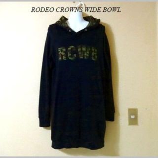 ロデオクラウンズワイドボウル(RODEO CROWNS WIDE BOWL)のRODEO CROWNS WIDE BOWL♡迷彩ロゴトレーナーパーカーワンピ(ひざ丈ワンピース)