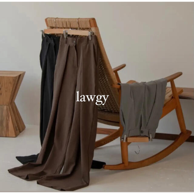 lawgy. center tuck wide pants