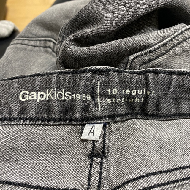 GAP Kids(ギャップキッズ)の＊GAP kids＊ダメージデニム＊長ズボン＊140＊ キッズ/ベビー/マタニティのキッズ服男の子用(90cm~)(その他)の商品写真