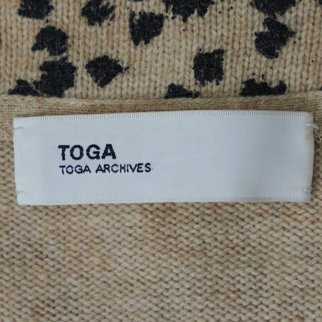 TOGA(トーガ)のTOGA トーガ ウールカシミヤ アニマル柄Vネックカーディガン レディース レディースのトップス(カーディガン)の商品写真