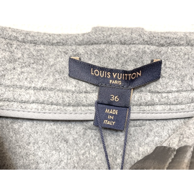 LOUIS VUITTON(ルイヴィトン)のルイヴィトン 新品タグ付　グレー　ジャイアントモノグラムAラインスカート   レディースのスカート(ミニスカート)の商品写真