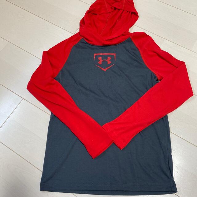 UNDER ARMOUR(アンダーアーマー)のUNDER ARMORロンT150cmくらい キッズ/ベビー/マタニティのキッズ服男の子用(90cm~)(Tシャツ/カットソー)の商品写真