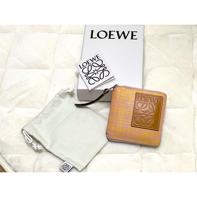 くみっきー愛用！LOEWE季節限定折りたたみ財布レディース