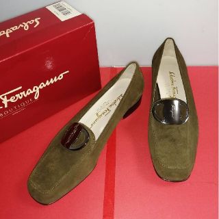 サルヴァトーレフェラガモ(Salvatore Ferragamo)の未使用 美　品！SaIvatore Ferrgamo スエード パンプス(ハイヒール/パンプス)