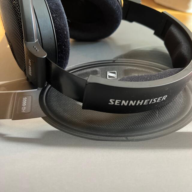 SENNHEISER(ゼンハイザー)のSENNHEISER HD 660S スタンド付属 スマホ/家電/カメラのオーディオ機器(ヘッドフォン/イヤフォン)の商品写真