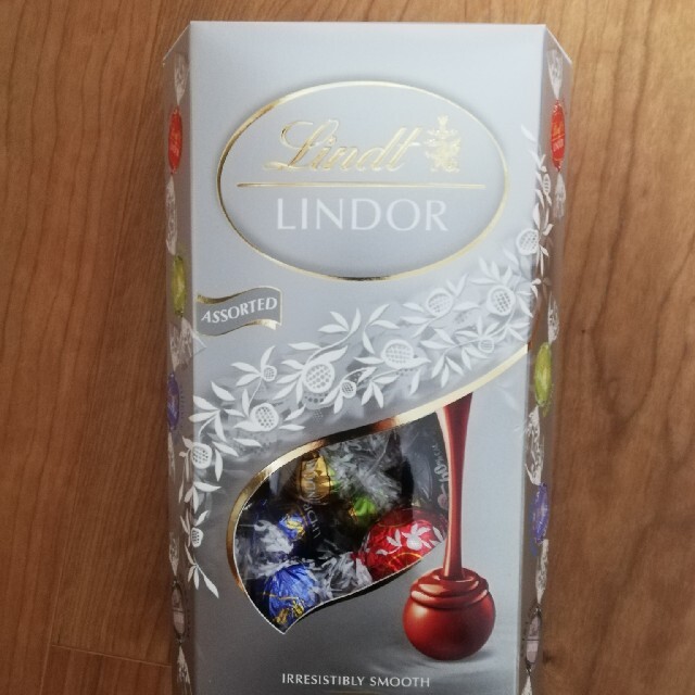 Lindt(リンツ)のリンツ リンドール チョコレート 4種類36個 食品/飲料/酒の食品(菓子/デザート)の商品写真