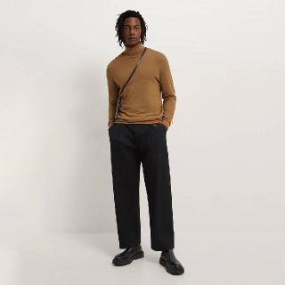 ザラ(ZARA)の新品　ZARA タートルネックニット　サイズL(ニット/セーター)