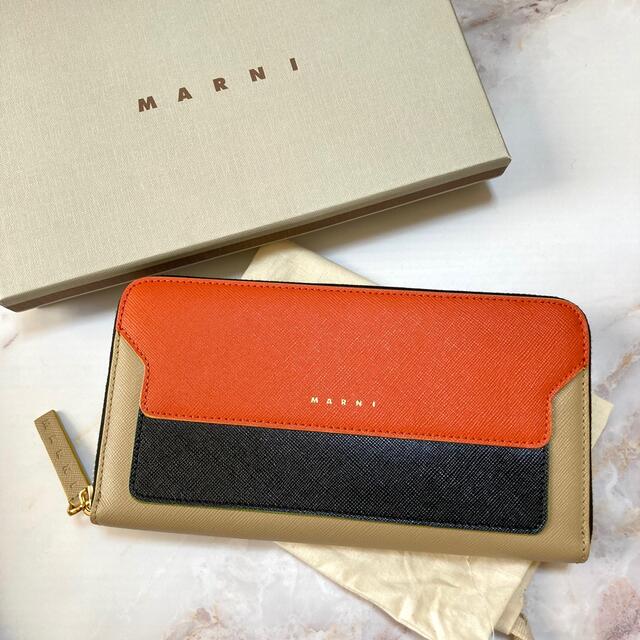 SALE❗️ マルニ 長財布 レザー ラウンドジップ ロゴ入り 赤 シンプル