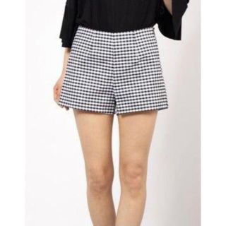 ゲス(GUESS)の28日迄！GUESS ゲス ショートパンツ Sサイズ(日本Ｍ〜Ｌ) 綿98％(ショートパンツ)