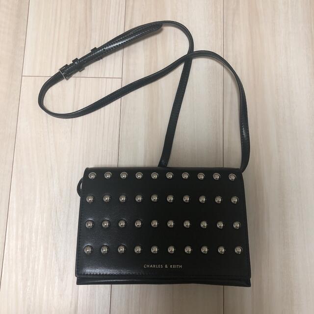 Charles and Keith - CHARLES & KEITH スタッズ ショルダーバッグ