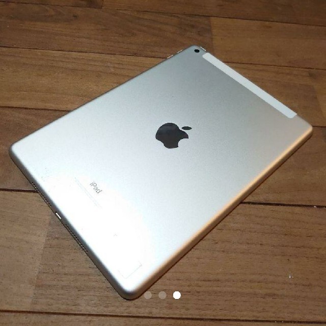 iPad - 完動品SIMフリー液晶無傷iPad第5世代(A1823)本体32GBシルバーの
