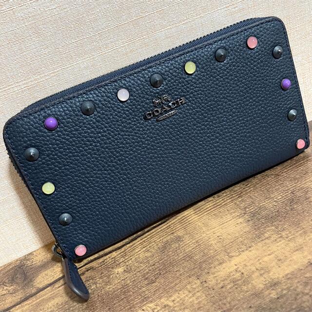 COACH(コーチ)の新品 COACH コーチ 58551 カラフル スタッズ レザー  長財布 財布 レディースのファッション小物(財布)の商品写真