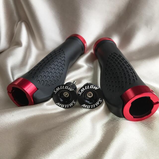 ♪自転車グリップこぶ付☆アルミ バーキャップ付き☆握りやすい、オシャレな赤黒‼︎の通販 by eripal55 プロフ読んでね(๑˃̵ᴗ˂̵)و|ラクマ ♪自転車グリップこぶ付☆アルミ バーキャップ付き☆握りやすい、オシャレな赤黒‼︎の通販 by eripal55 プロフ読んでね(๑˃̵ᴗ˂̵)و|ラクマ