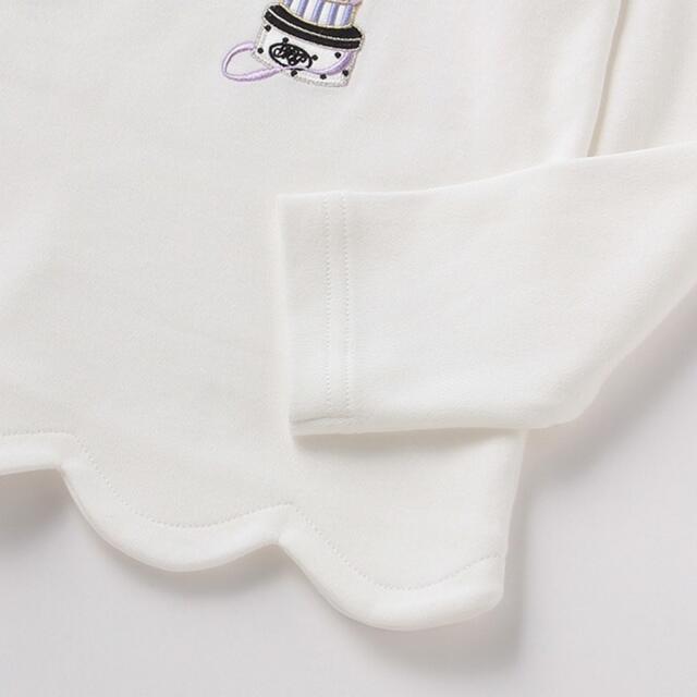 mezzo piano(メゾピアノ)のメゾピアノ　フレームモチーフ裾スカラップ長袖Ｔシャツ　ホワイト　新品　刺繍 90 キッズ/ベビー/マタニティのキッズ服女の子用(90cm~)(Tシャツ/カットソー)の商品写真