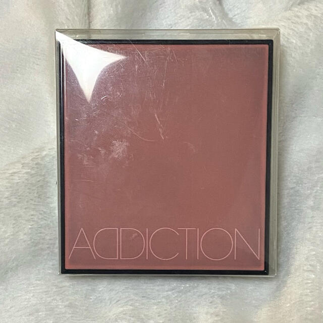 ADDICTION(アディクション)のADDICTION リミテッドエディション コンパクト ケース 限定 コスメ/美容のベースメイク/化粧品(アイシャドウ)の商品写真