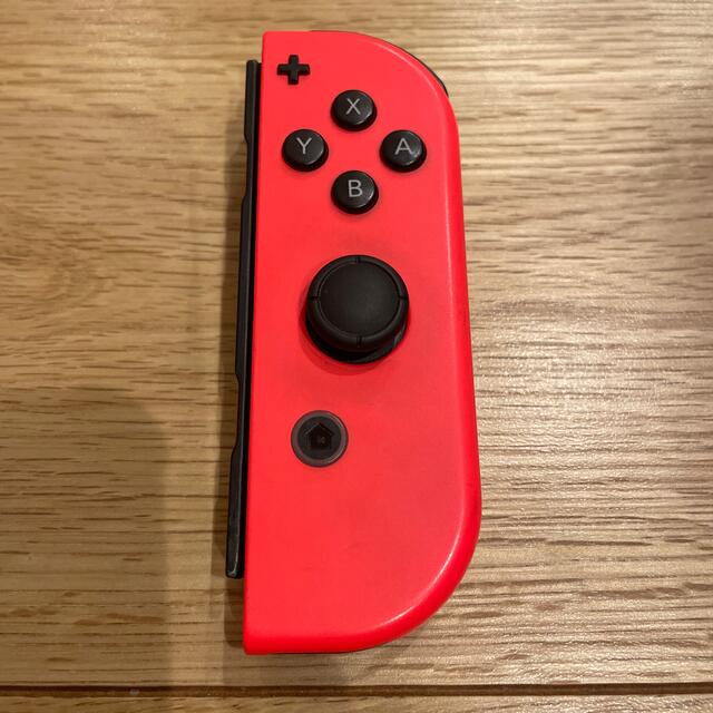 Nintendo Switch(ニンテンドースイッチ)のジョイコン（赤）ジャンク品 エンタメ/ホビーのゲームソフト/ゲーム機本体(その他)の商品写真