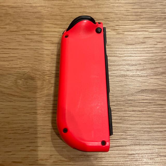 Nintendo Switch(ニンテンドースイッチ)のジョイコン（赤）ジャンク品 エンタメ/ホビーのゲームソフト/ゲーム機本体(その他)の商品写真