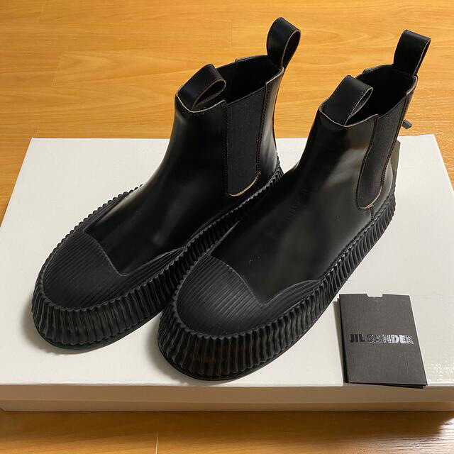 Jil Sander(ジルサンダー)のJIL SANDER LEATHER CHELSEA BOOTS BLACK メンズの靴/シューズ(ブーツ)の商品写真