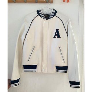 アウラアイラ(AULA AILA)のアウラアイラ 大人上品 スタジャン レザーブルゾン オフホワイトカラーが素敵♡(スタジャン)