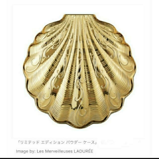 Les Merveilleuses LADUREE(レメルヴェイユーズラデュレ)のラデュレ☆24K 貝殻 シェル コンパクト ファンデーションケース コスメ/美容のベースメイク/化粧品(ファンデーション)の商品写真