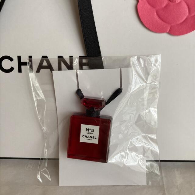 CHANEL(シャネル)のCHANEL/N°5✨レッドチャーム✨ノベルティ レディースのアクセサリー(チャーム)の商品写真