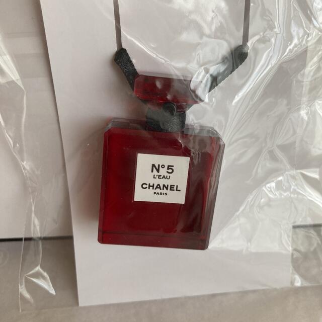 CHANEL(シャネル)のCHANEL/N°5✨レッドチャーム✨ノベルティ レディースのアクセサリー(チャーム)の商品写真