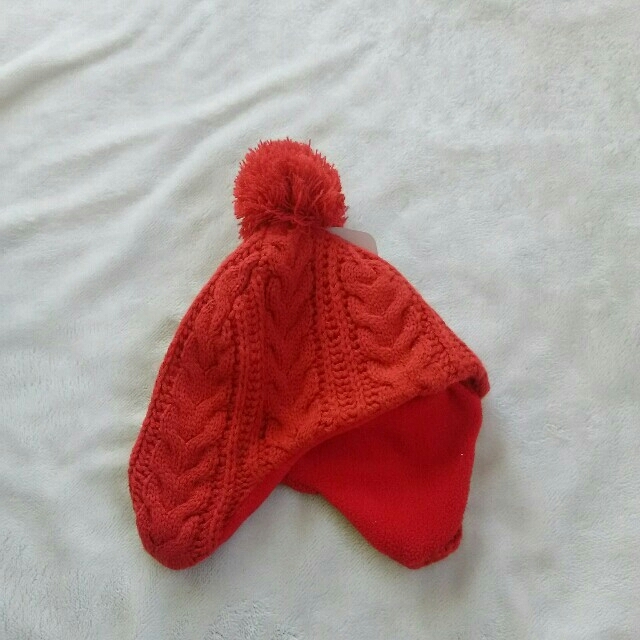 【お取り置き】赤いニット帽 キッズ/ベビー/マタニティのこども用ファッション小物(帽子)の商品写真