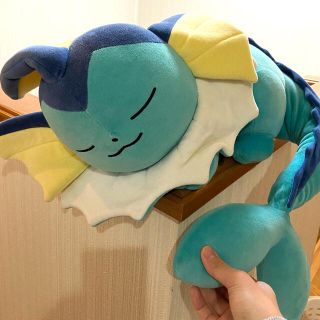 ポケモンセンター　すやすやぬいぐるみ　シャワーズ(ぬいぐるみ)