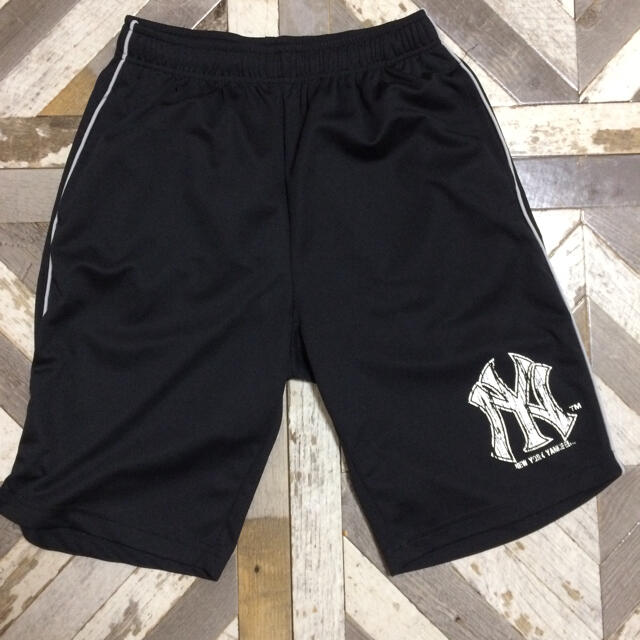【Mサイズ】ニューヨークヤンキース ハーフパンツ ブラック スポーツ/アウトドアの野球(ウェア)の商品写真