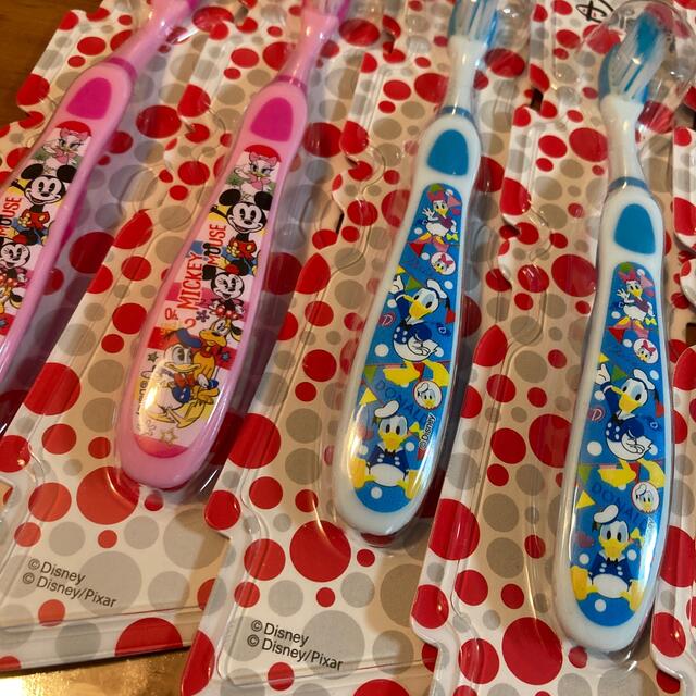 Disney(ディズニー)のディズニー　子供用歯ブラシ　10本セット キッズ/ベビー/マタニティの洗浄/衛生用品(歯ブラシ/歯みがき用品)の商品写真