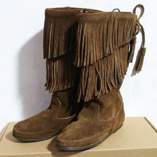 ミネトンカ(Minnetonka)の美品☆ミネトンカ(MINNETONKA) 2レイヤーロングブーツ/ダブルフリンジ(ブーツ)