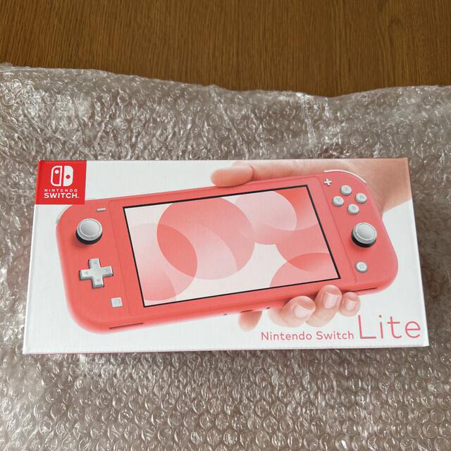 Nintendo Switch(ニンテンドースイッチ)のNintendo Switch Lite 新品 未開封 エンタメ/ホビーのゲームソフト/ゲーム機本体(携帯用ゲーム機本体)の商品写真