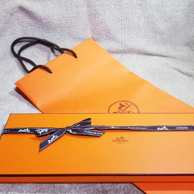 Hermes(エルメス)のHERMES ネクタイ メンズ ハート ネイビー 新品 ワンポイント 箱付 H柄 メンズのファッション小物(ネクタイ)の商品写真