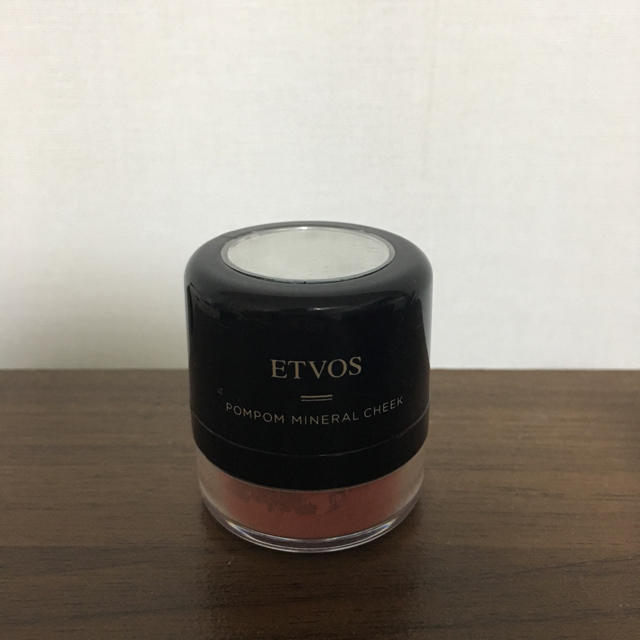 ETVOS(エトヴォス)のETVOS ぽんぽんチーク コーラルベリー コスメ/美容のベースメイク/化粧品(チーク)の商品写真