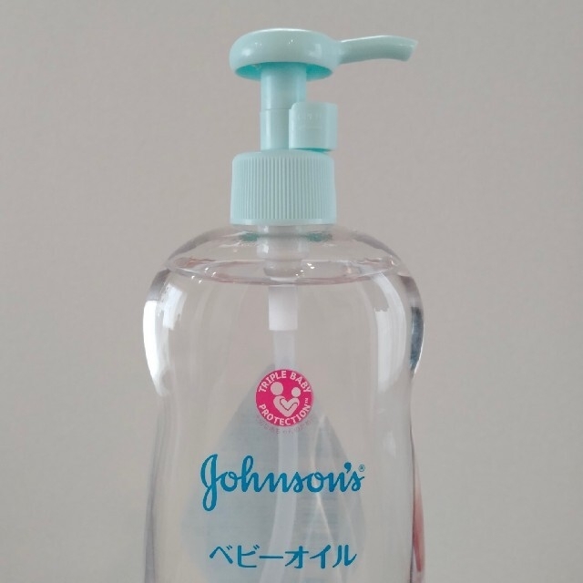 Johnson's(ジョンソン)のジョンソンベビーオイル【低刺激・無香料】300ml　　★魔女工場サンプル３種付き コスメ/美容のボディケア(ボディオイル)の商品写真