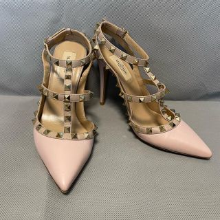 ヴァレンティノガラヴァーニ(valentino garavani)の【期間限定値下げ】VALENTINO 靴 38 ロックスタッズ パンプス ピンク(ハイヒール/パンプス)