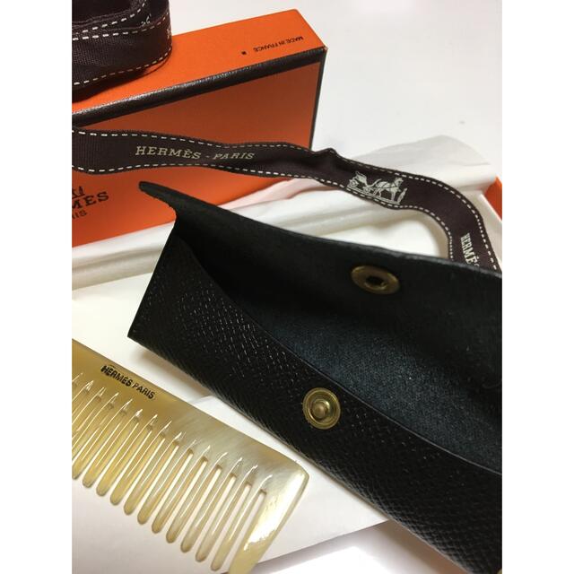 Hermes(エルメス)の専用   新品  HERMES コームバッファローホーンレザケース ブラックお箱 コスメ/美容のヘアケア/スタイリング(ヘアブラシ/クシ)の商品写真